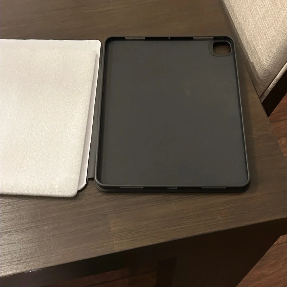 ESR Magnetic Tablet Case - Black